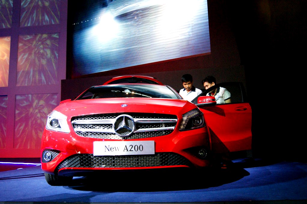 Mercedes Fascination 2013 lần thứ 3 được hãng xe sang của Đức tổ chức tại Hà Nội, Tại triển lãm năm nay, Mercedes-Benz Việt Nam mang đến 4 mẫu xe hoàn toàn mới thuộc các phân khúc khác nhau, vừa mới ra mắt thị trường một thời gian chưa lâu, bao gồm dòng xe đa dụng GLK máy dầu, E-Class, S-Class hoàn toàn mới, và đặc biệt là mẫu xe sang cỡ nhỏ A-Class - điểm nhấn của triển lãm.